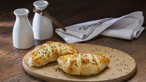 CROISSANT QUATRO QUEIJOS CONGELADO AL FORNO DM PCT 1,2KG CX 14,4KG