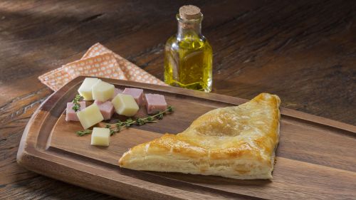 FOLHADO QUEIJO E APRESUNTADO CONGELADO AL FORNO DM PCT 1,4CX CX 14KG