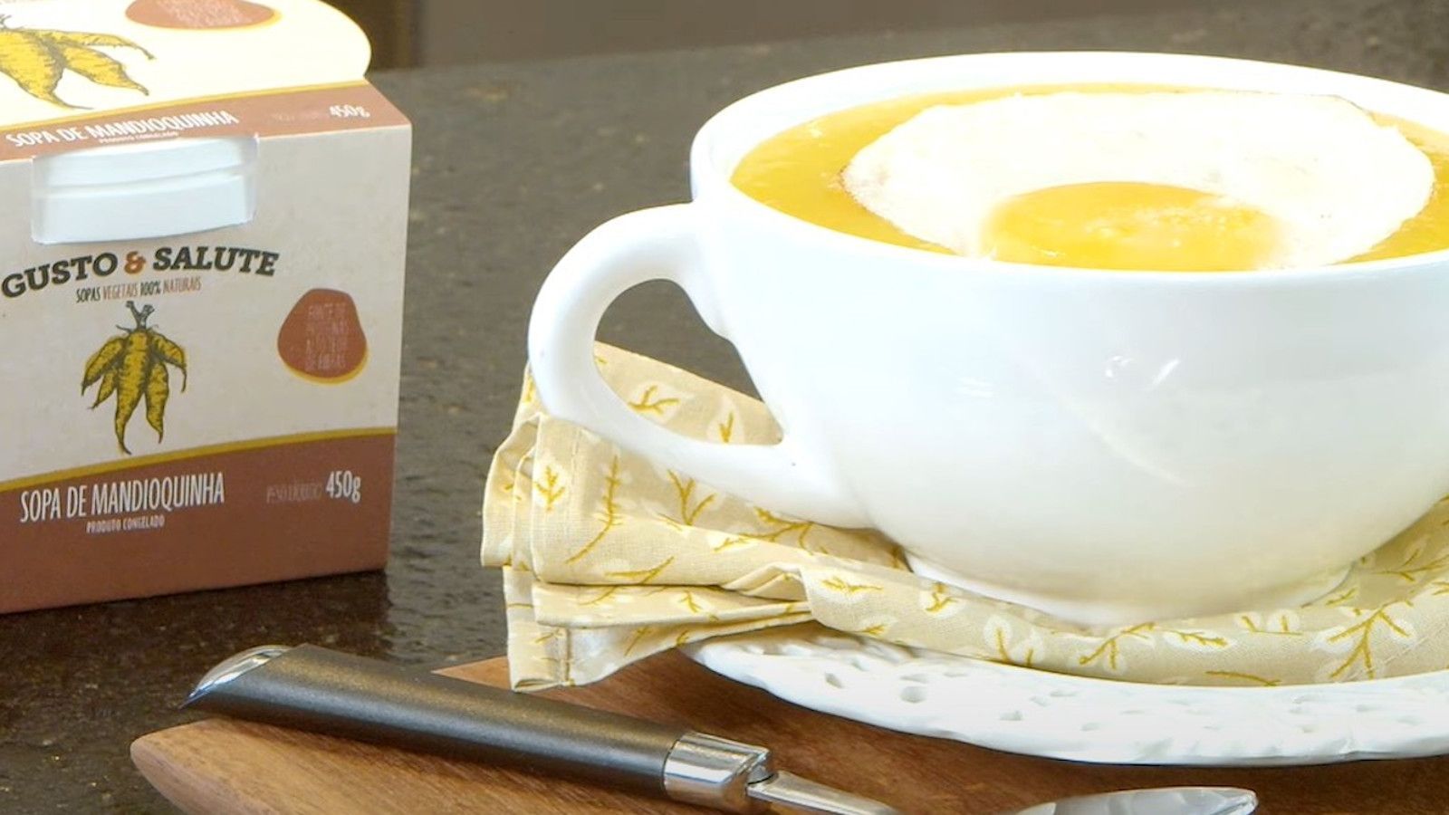 Sopa de Mandioquinha com Ovo Frito